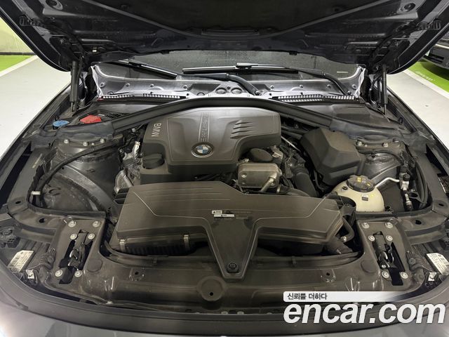BMW 3-Series 320i Luxury