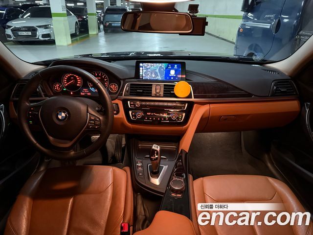 BMW 3-Series 320i Luxury