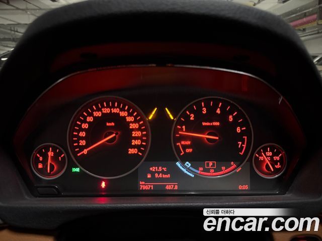 BMW 3-Series 320i Luxury