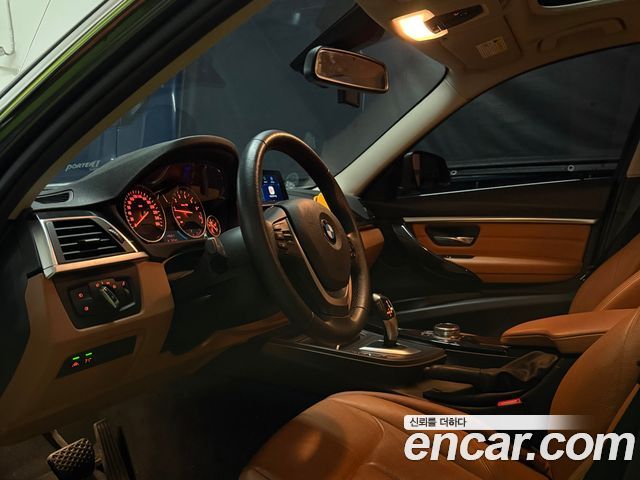 BMW 3-Series 320i Luxury
