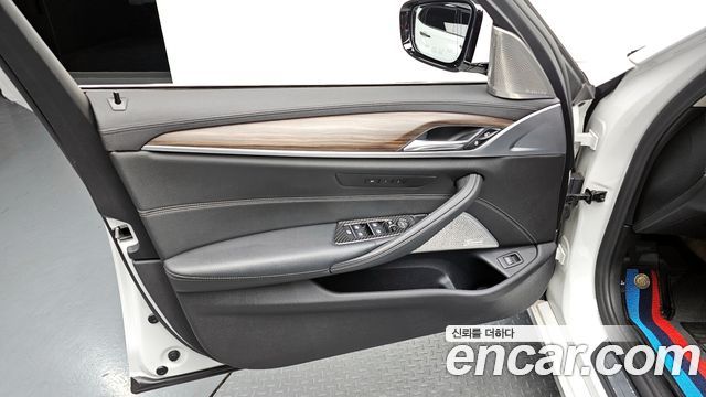 BMW 5-Series 530i Luxury Plus