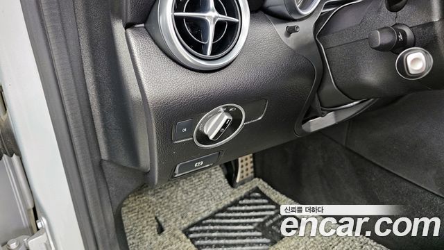Mercedes-Benz SLC-Class SLC200