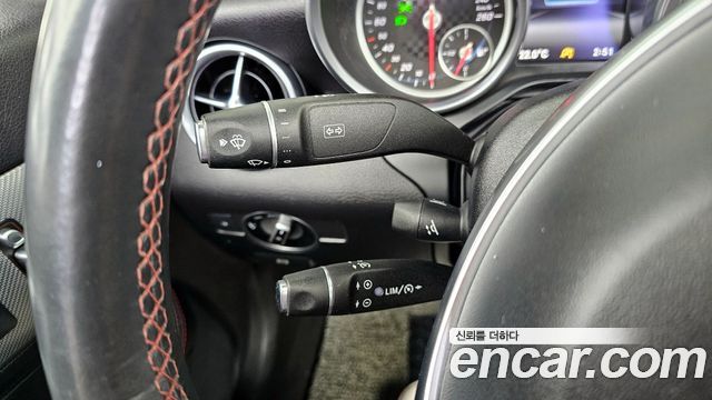 Mercedes-Benz SLC-Class SLC200