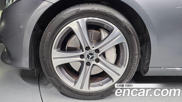 Mercedes-Benz E-Class E300 Avantgarde