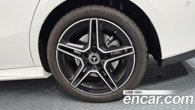 Mercedes-Benz CLA-Class CLA250 4MATIC