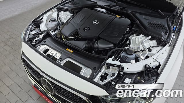 Mercedes-Benz E-Class E300 4MATIC AMG Line