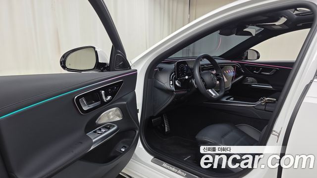 Mercedes-Benz E-Class E300 4MATIC AMG Line