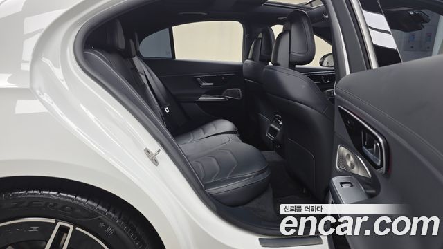 Mercedes-Benz E-Class E300 4MATIC AMG Line