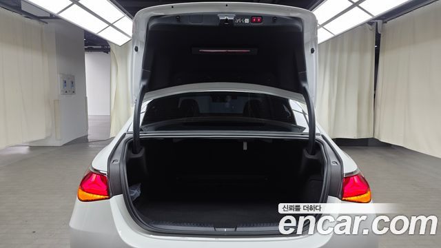 Mercedes-Benz E-Class E300 4MATIC AMG Line
