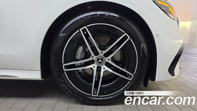 Mercedes-Benz E-Class E300 4MATIC AMG Line