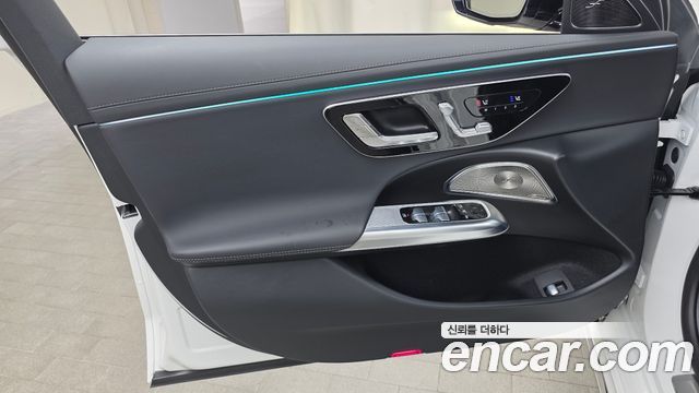 Mercedes-Benz E-Class E300 4MATIC AMG Line