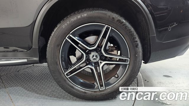 Mercedes-Benz GLC-Class GLC300 4MATIC Premium Coupe