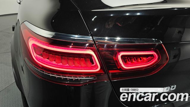 Mercedes-Benz GLC-Class GLC300 4MATIC Premium Coupe