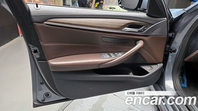BMW 5-Series 530i M Sport Package Plus