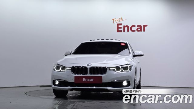 BMW 3-Series 320i Luxury