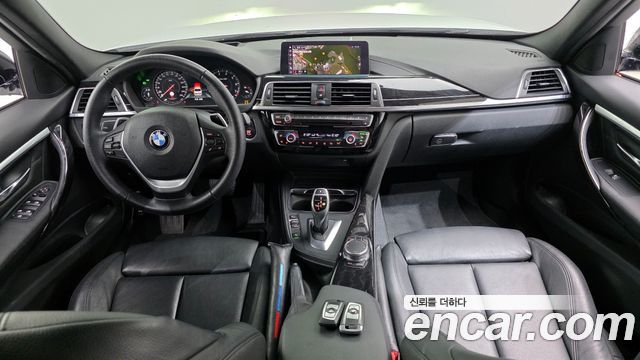 BMW 3-Series 320i Luxury