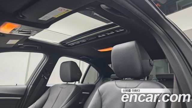 BMW 3-Series 320i Luxury