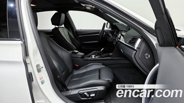 BMW 3-Series 320i Luxury