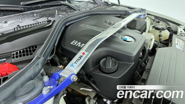BMW 3-Series 320i Luxury