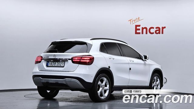 Mercedes-Benz GLA-Class GLA220