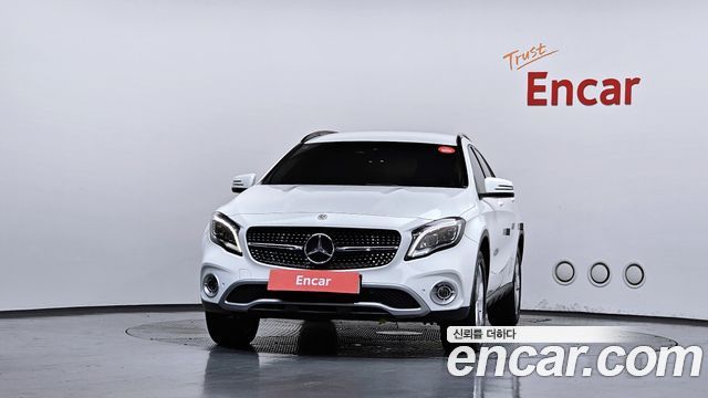 Mercedes-Benz GLA-Class GLA220