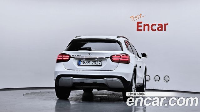 Mercedes-Benz GLA-Class GLA220