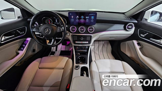Mercedes-Benz GLA-Class GLA220