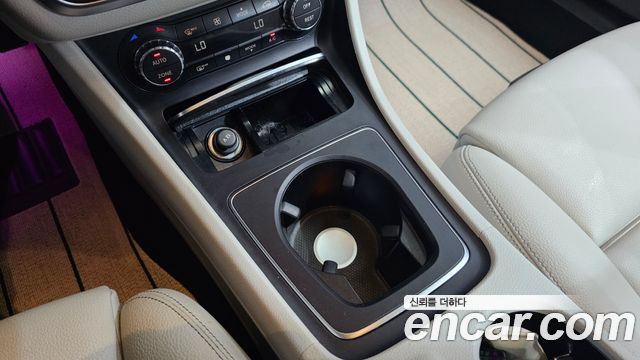 Mercedes-Benz GLA-Class GLA220