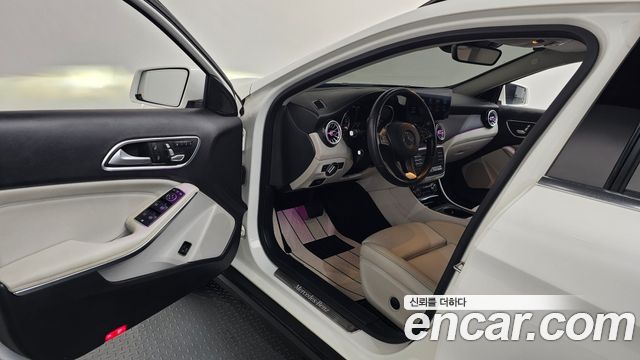 Mercedes-Benz GLA-Class GLA220