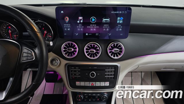 Mercedes-Benz GLA-Class GLA220