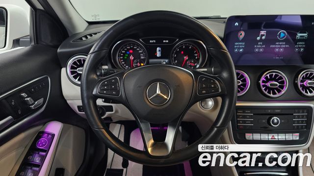 Mercedes-Benz GLA-Class GLA220