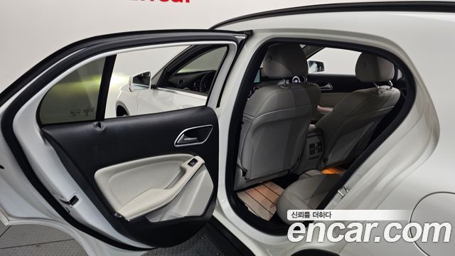 Mercedes-Benz GLA-Class GLA220
