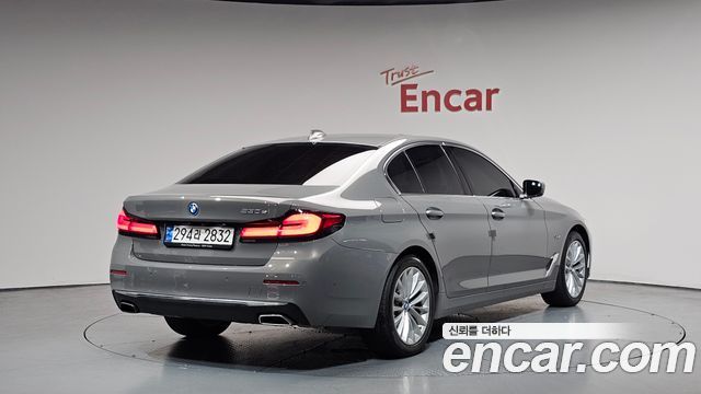 BMW 5-Series 530e Luxury