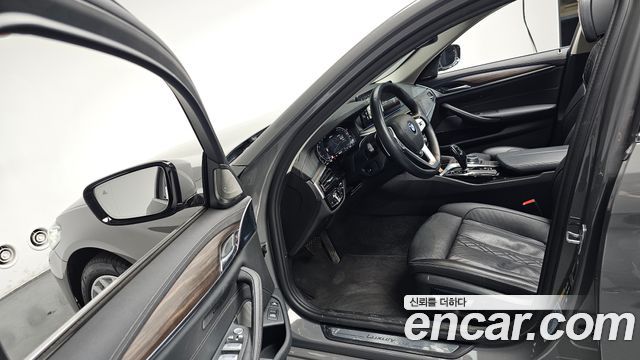 BMW 5-Series 530e Luxury