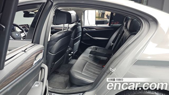 BMW 5-Series 530e Luxury