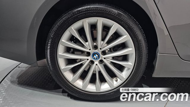 BMW 5-Series 530e Luxury