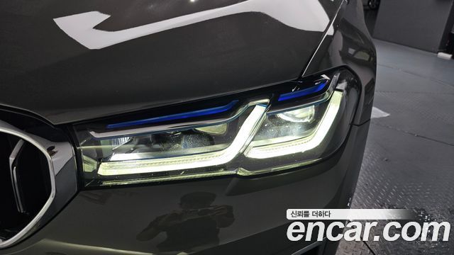 BMW 5-Series 530e Luxury