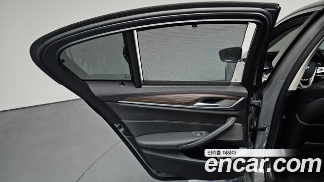 BMW 5-Series 530e Luxury