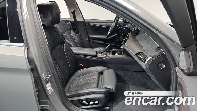 BMW 5-Series 530e Luxury