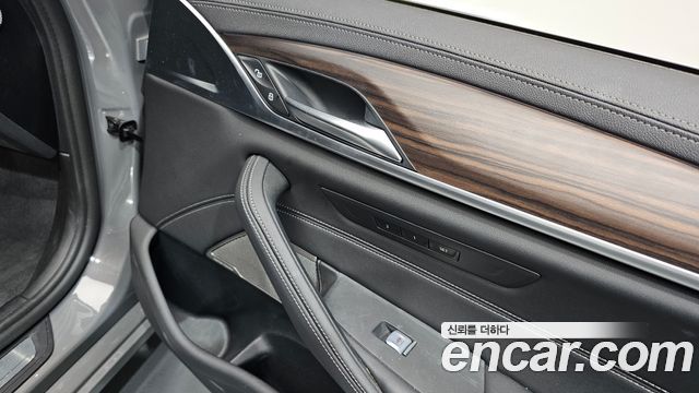 BMW 5-Series 530e Luxury