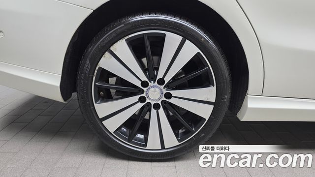 Mercedes-Benz CLA-Class CLA250 4MATIC