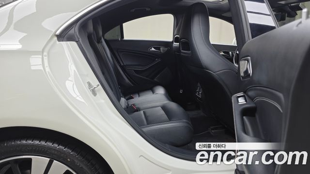 Mercedes-Benz CLA-Class CLA250 4MATIC