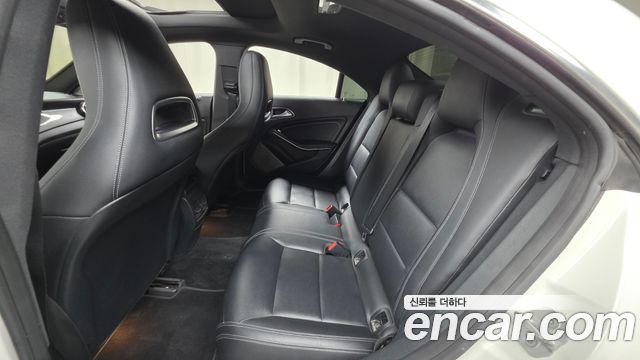 Mercedes-Benz CLA-Class CLA250 4MATIC