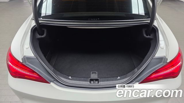 Mercedes-Benz CLA-Class CLA250 4MATIC