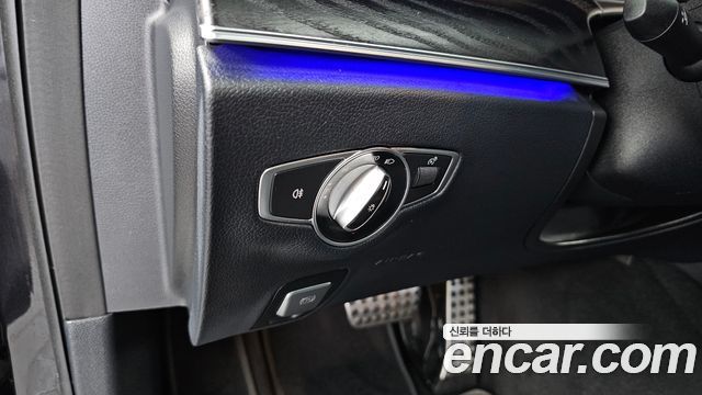 Mercedes-Benz E-Class E220d 4MATIC AMG Line