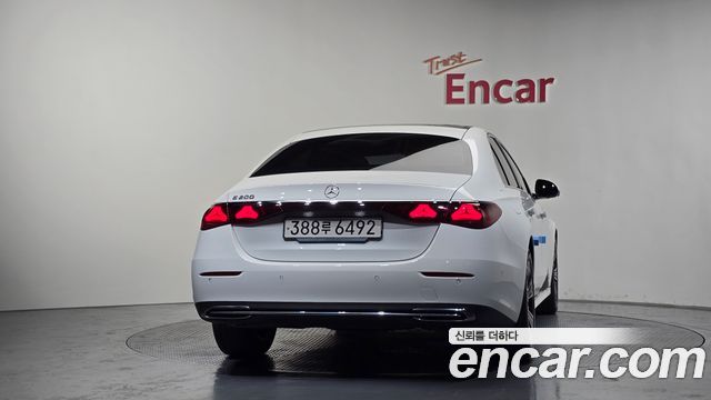 Mercedes-Benz E-Class E200 Avantgarde