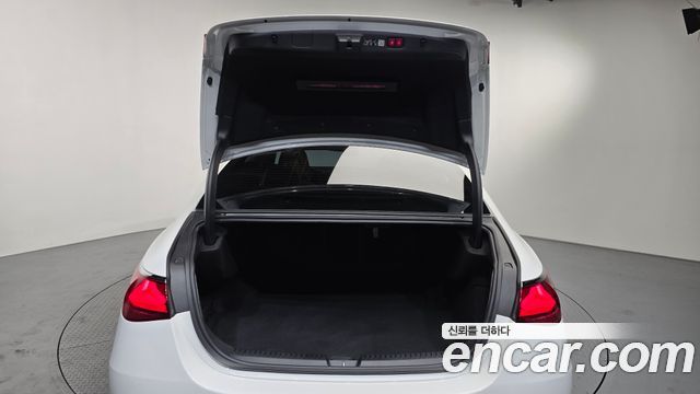 Mercedes-Benz E-Class E200 Avantgarde