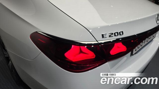 Mercedes-Benz E-Class E200 Avantgarde