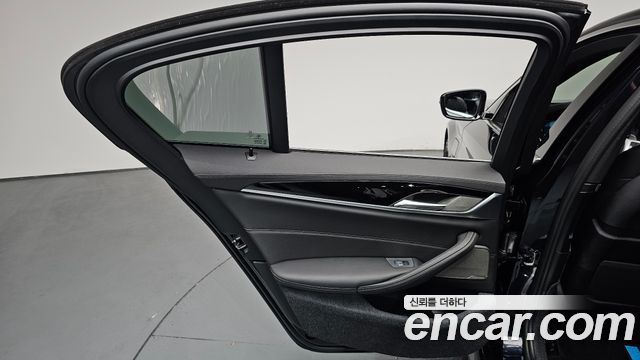 BMW 5-Series 530e M Sport