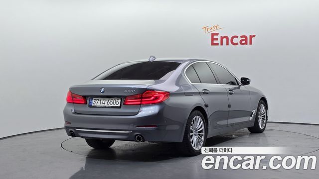 BMW 5-Series 520i Luxury